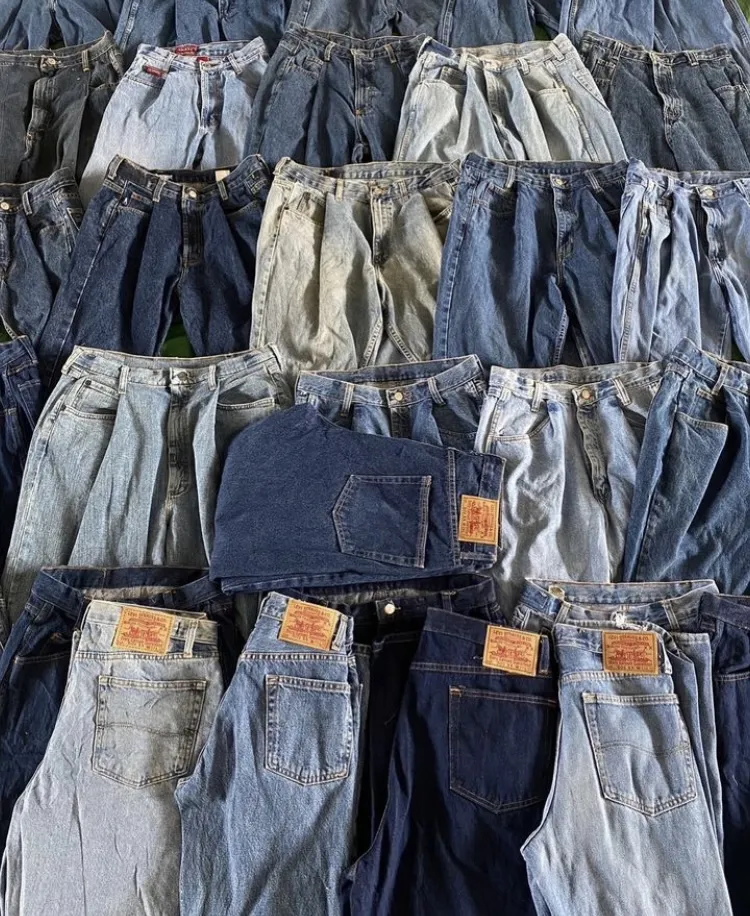 Levi's Jeans - 100 Pieces