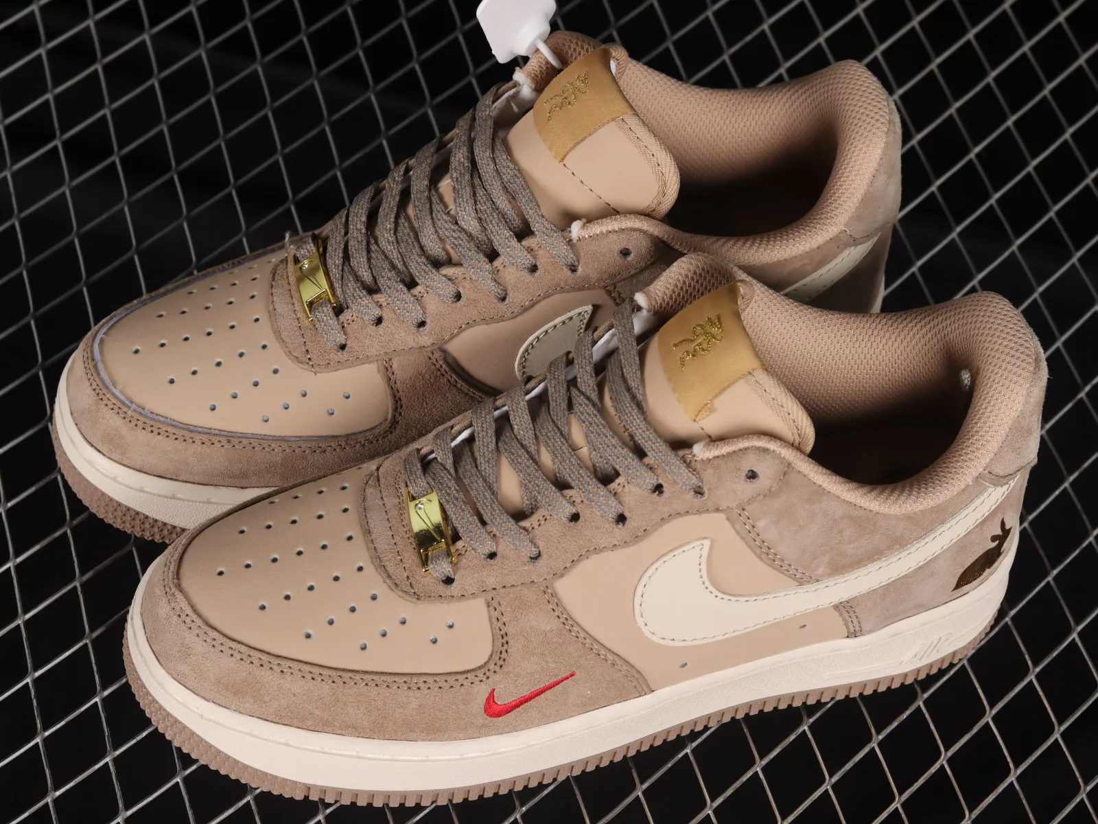 Nike Air Force 1 07 Low Rabbit Meat Khaki Brown Metallic Gold BS9055-814