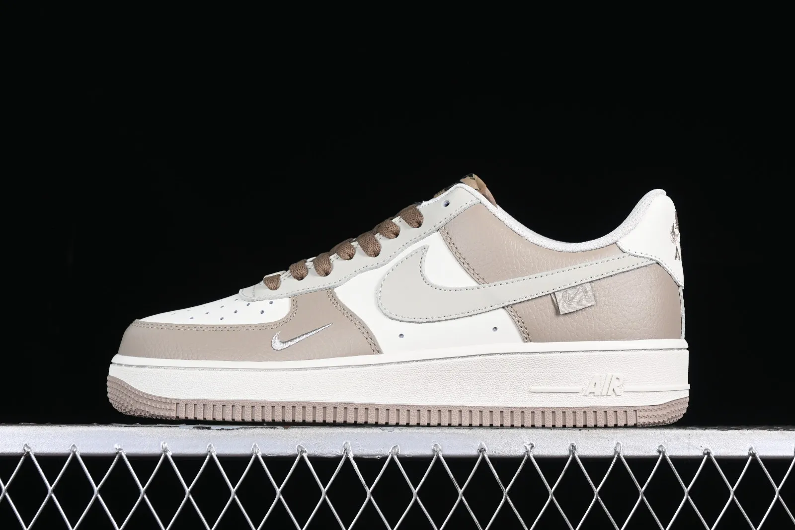 Nike Air Force 1 07 Low Rice White Light Brown DB3301-133