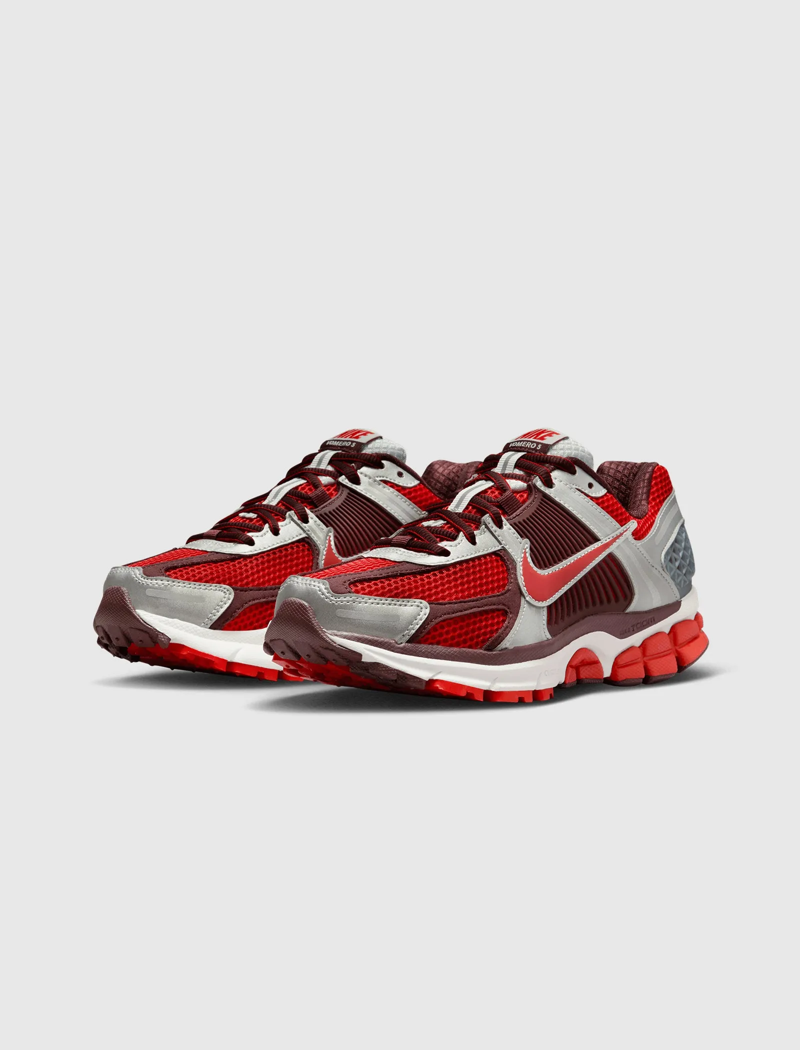 NIKE WOMEN'S ZOOM VOMERO 5 