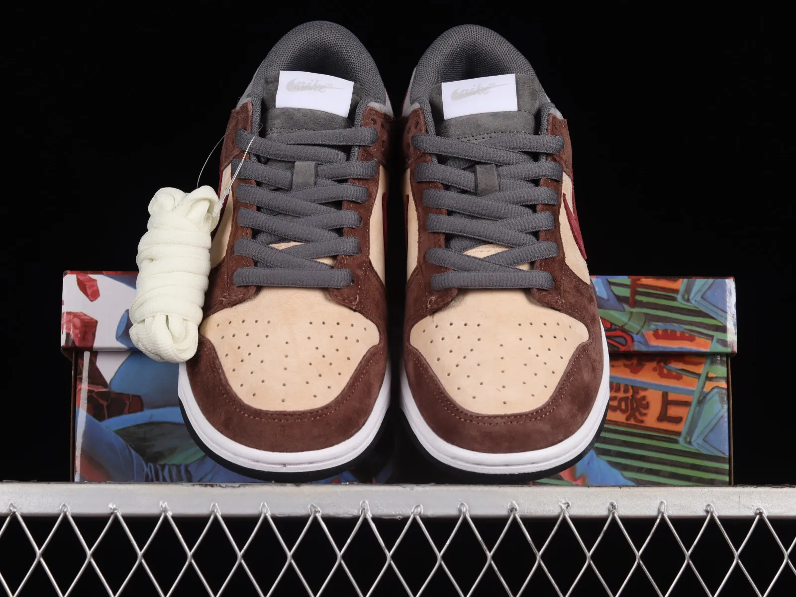 Otomo Katsuhiro x Nike SB Dunk Low Steamboy OST Dark Grey Brown Red CV1026-053