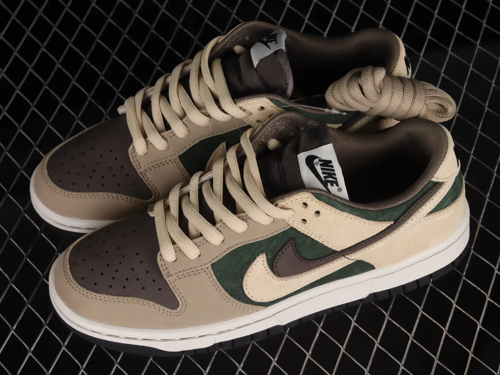 Otomo Katsuhiro x Nike SB Dunk Low Steamboy OST Green Brown CT2552-895