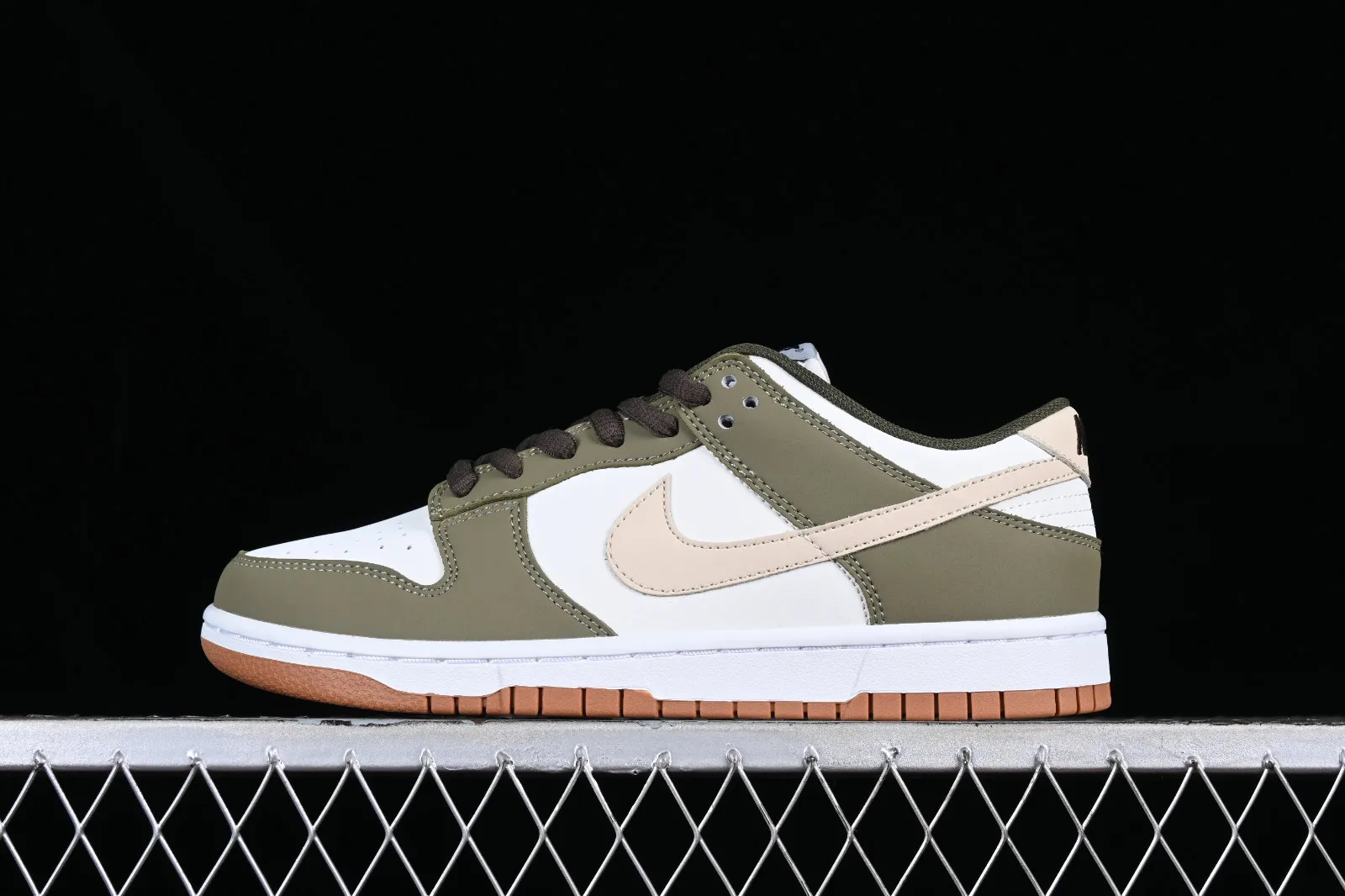 Otomo Katsuhiro x Nike SB Dunk Low White Brown Olive Green TT3636-006