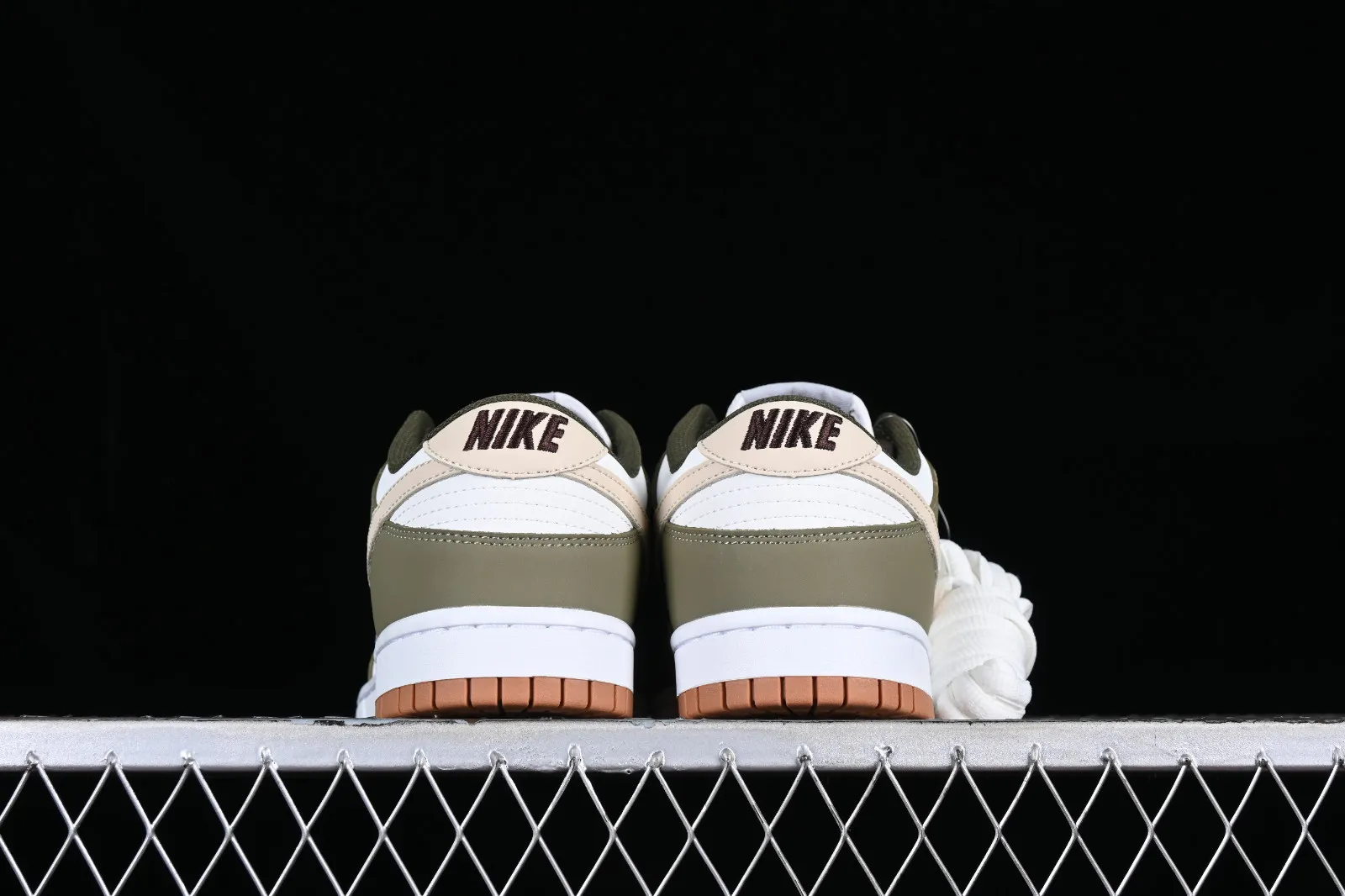 Otomo Katsuhiro x Nike SB Dunk Low White Brown Olive Green TT3636-006