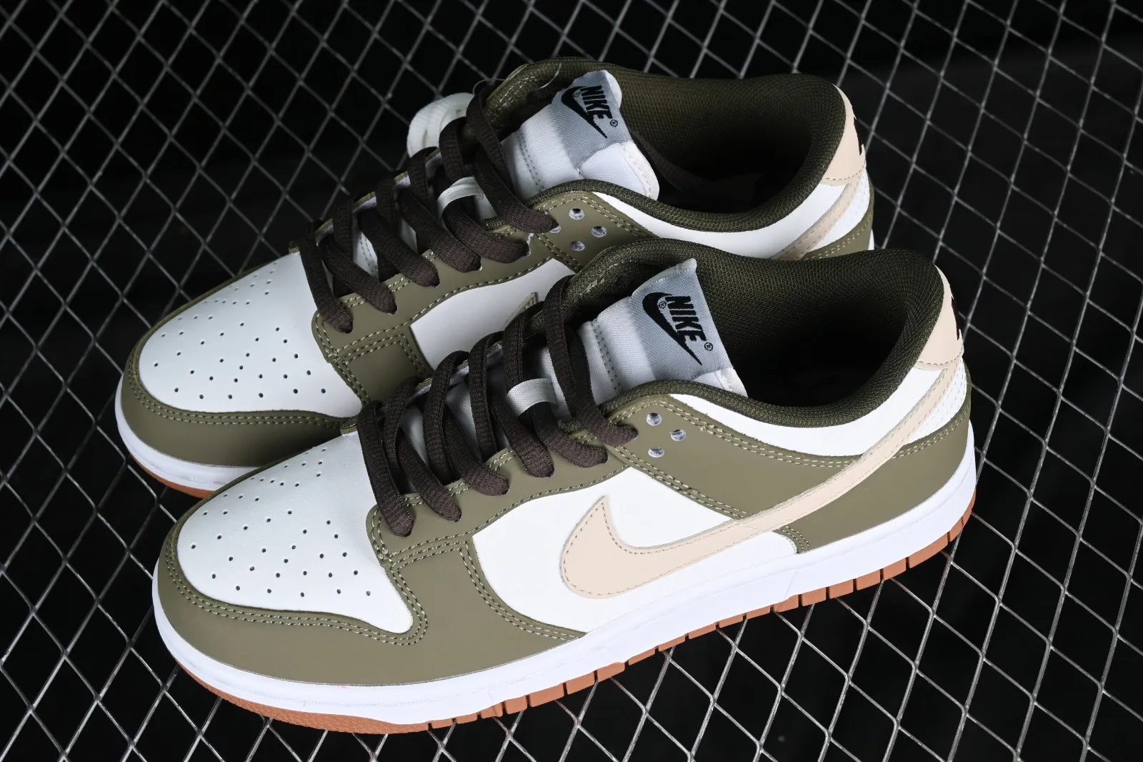 Otomo Katsuhiro x Nike SB Dunk Low White Brown Olive Green TT3636-006