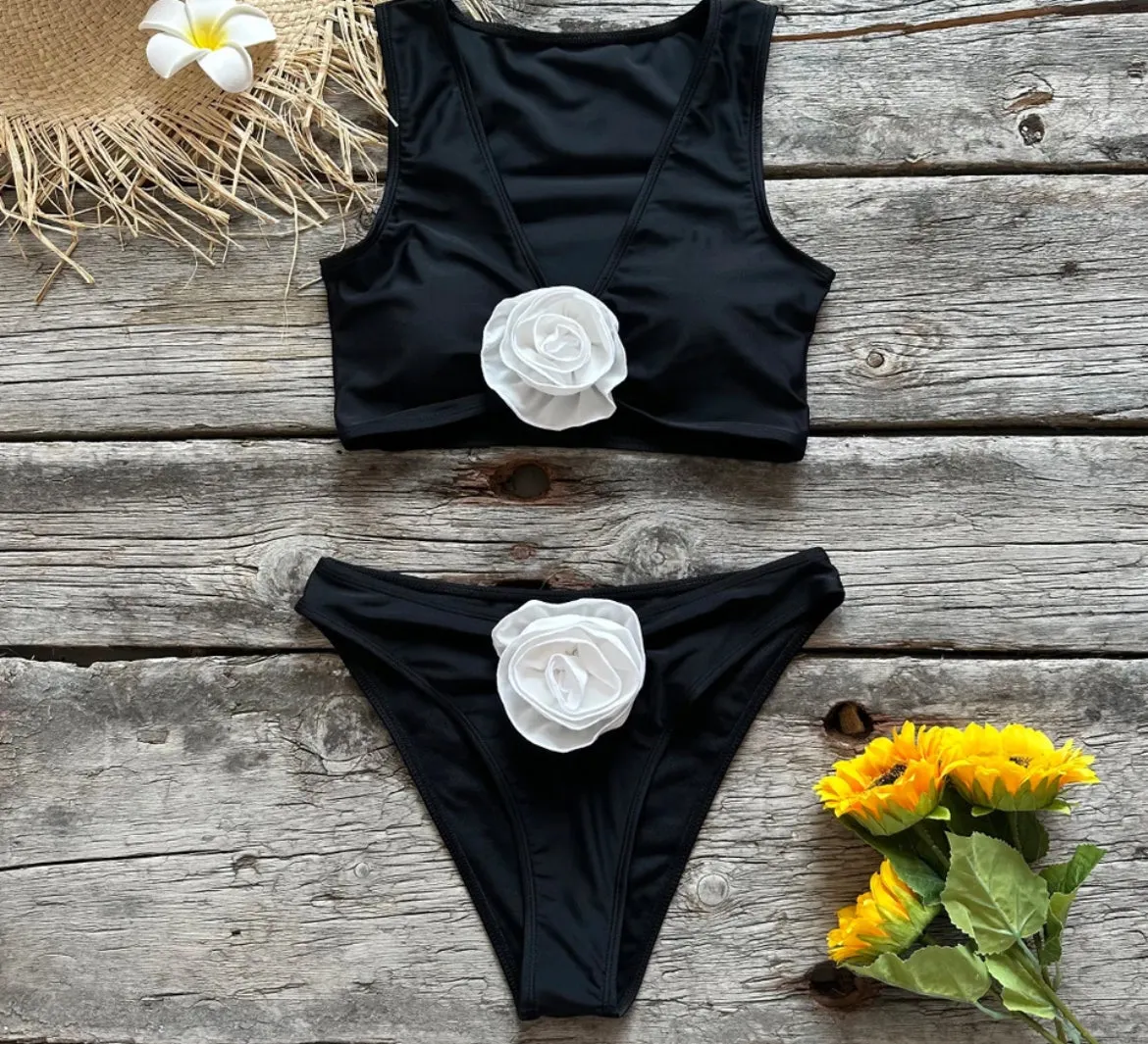 Rose bikini Black and White