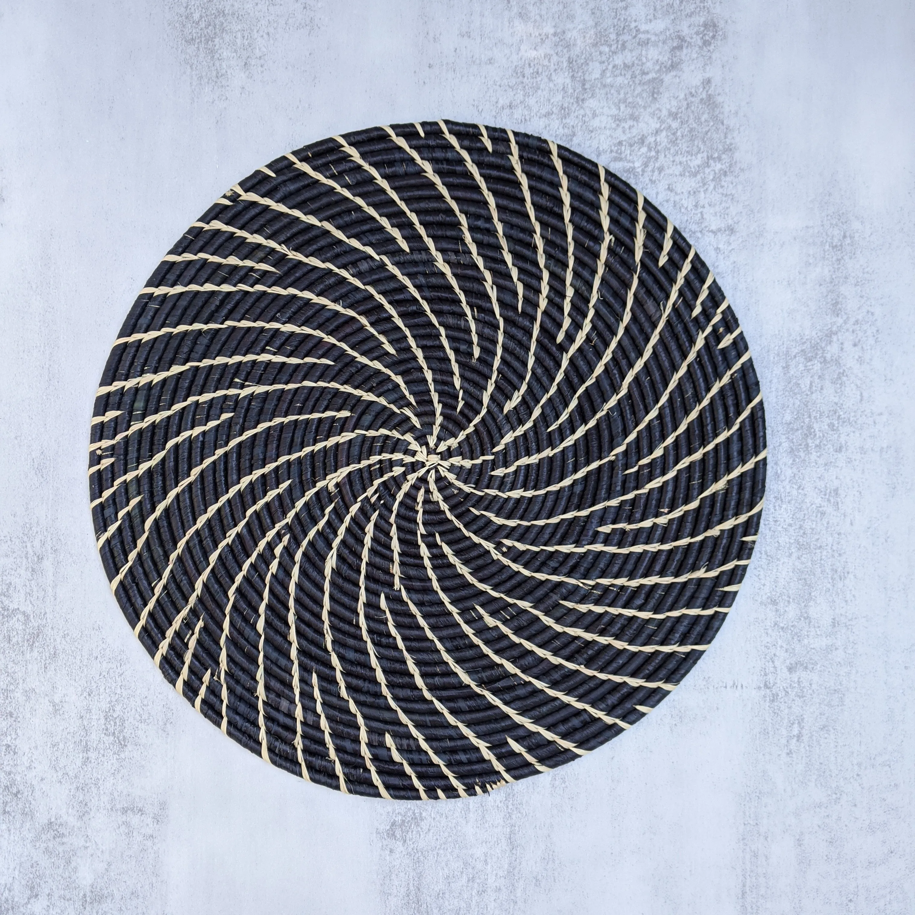 Round Raffia Trivet/Placemat - Black & Natural