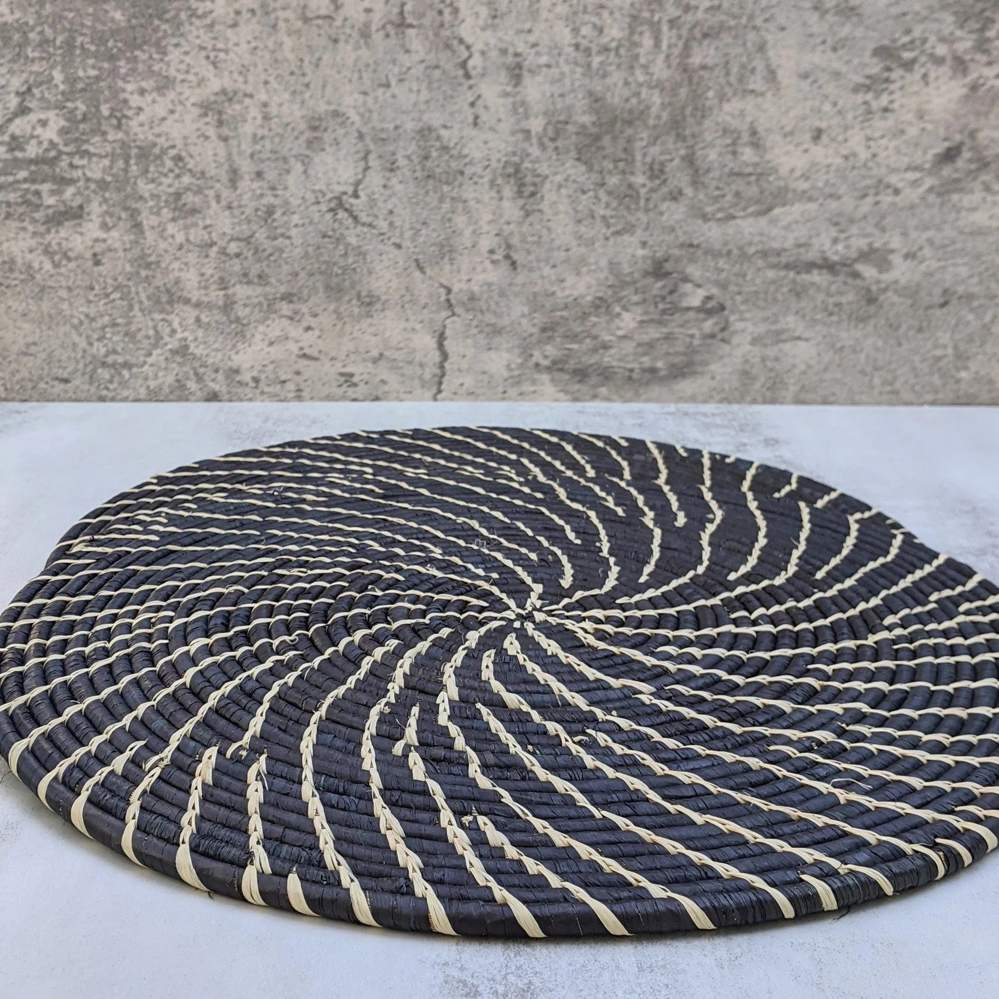 Round Raffia Trivet/Placemat - Black & Natural