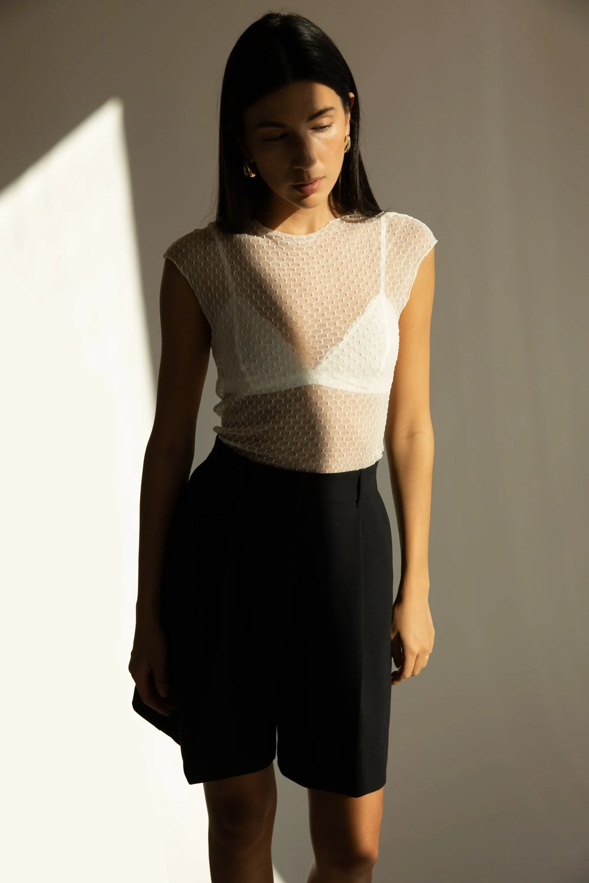 SLEEVELESS DOTTED MESH TOP