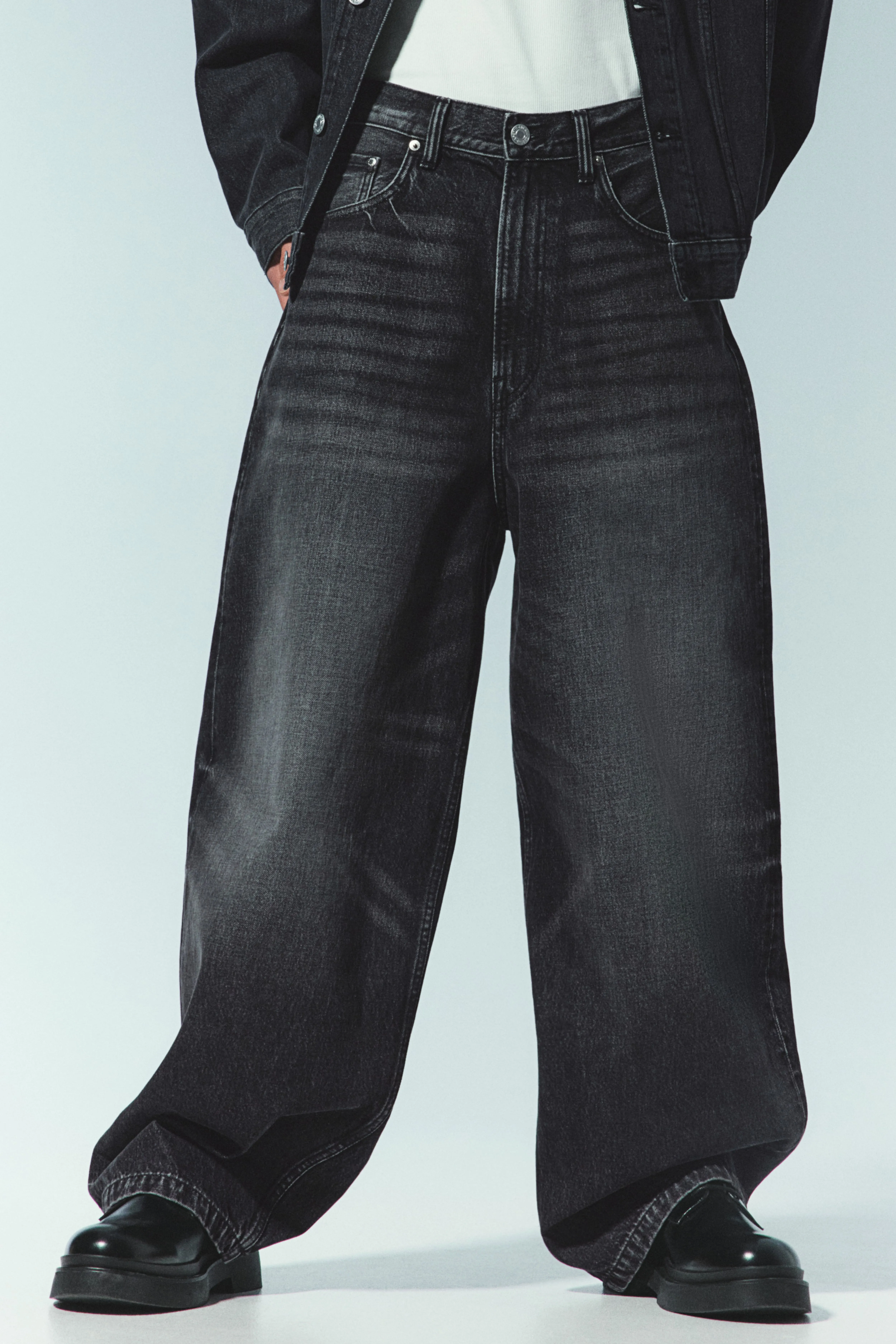 Super Baggy Jeans - Regular waist - Extra-long legs - Denim black - Men | H&M GB